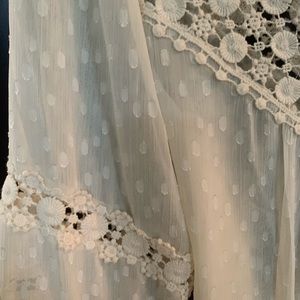 NWT Cream detailed top